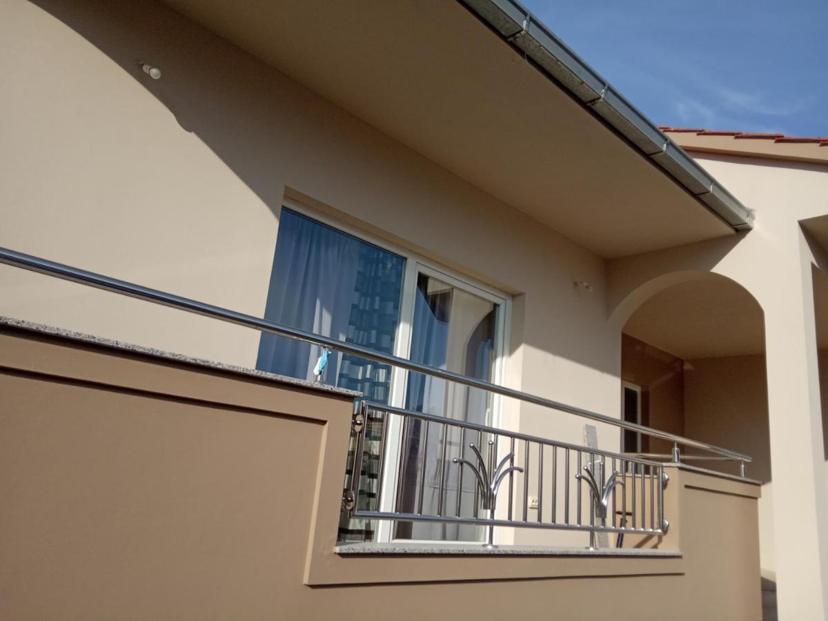 Laura Apartman Bibinje Kültér fotó