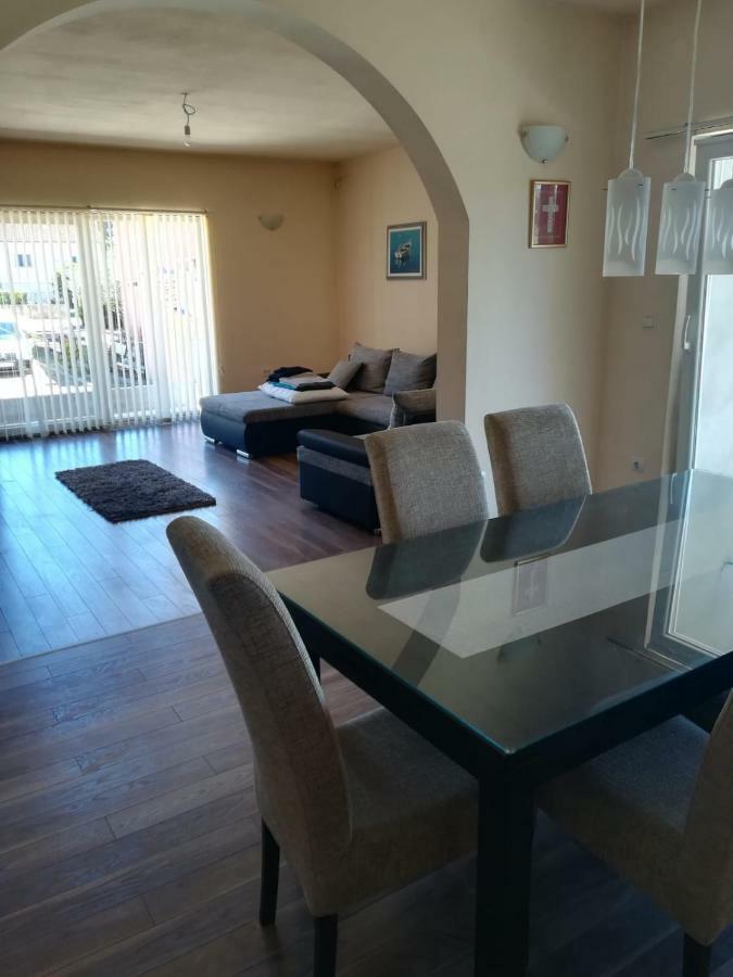 Laura Apartman Bibinje Kültér fotó